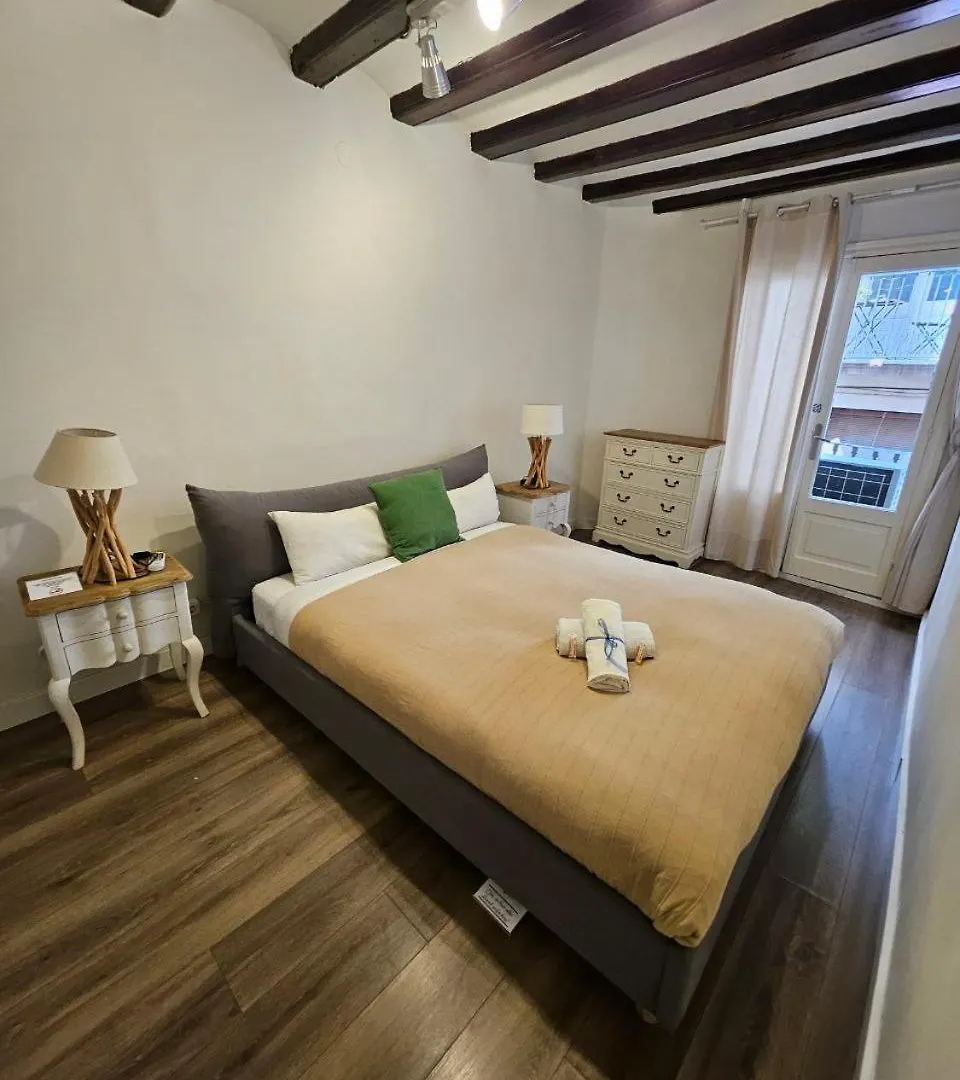 Apartment Family Flat Near Ramblas Bcn 5 Rooms Barcelona