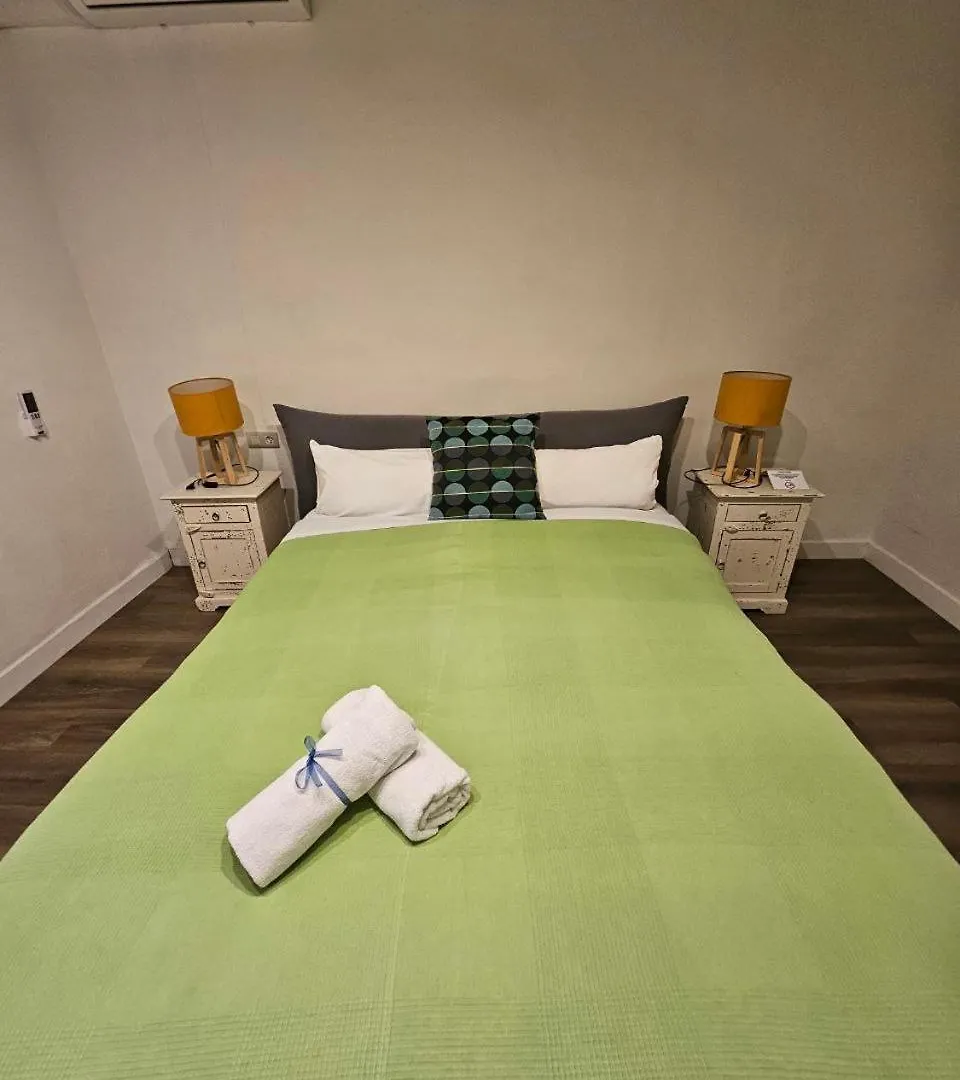 Family Flat Near Ramblas Bcn 5 Rooms Barcelona 0*,