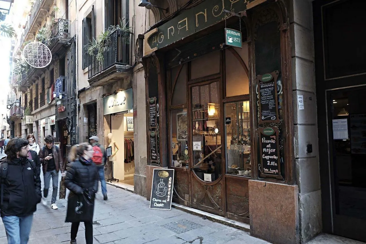 Family Flat Near Ramblas Bcn 5 Rooms Barcelona