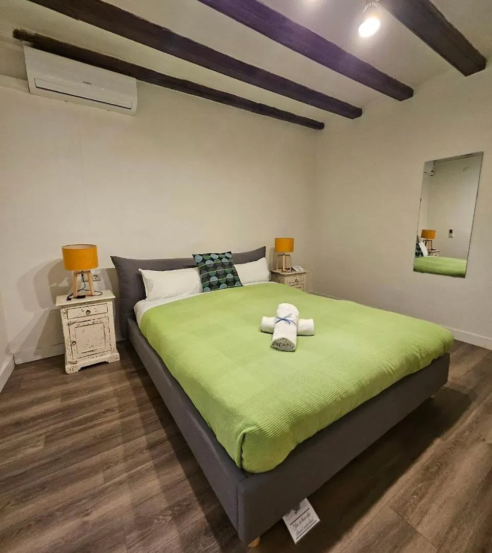 Apartment Family Flat Near Ramblas Bcn 5 Rooms Barcelona Spain